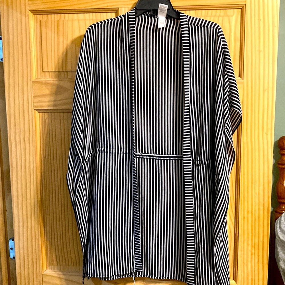 🔥3/$10 LG pinstriped KIMONO